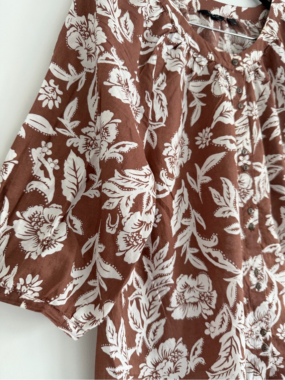 RW&CO. Rust Brown and Cream Floral Button Blouse
